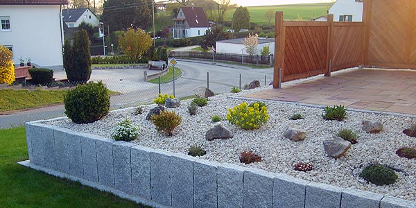 Mauerbau & Sichtschutz - Gärtner Gartengestaltung - Augsburg